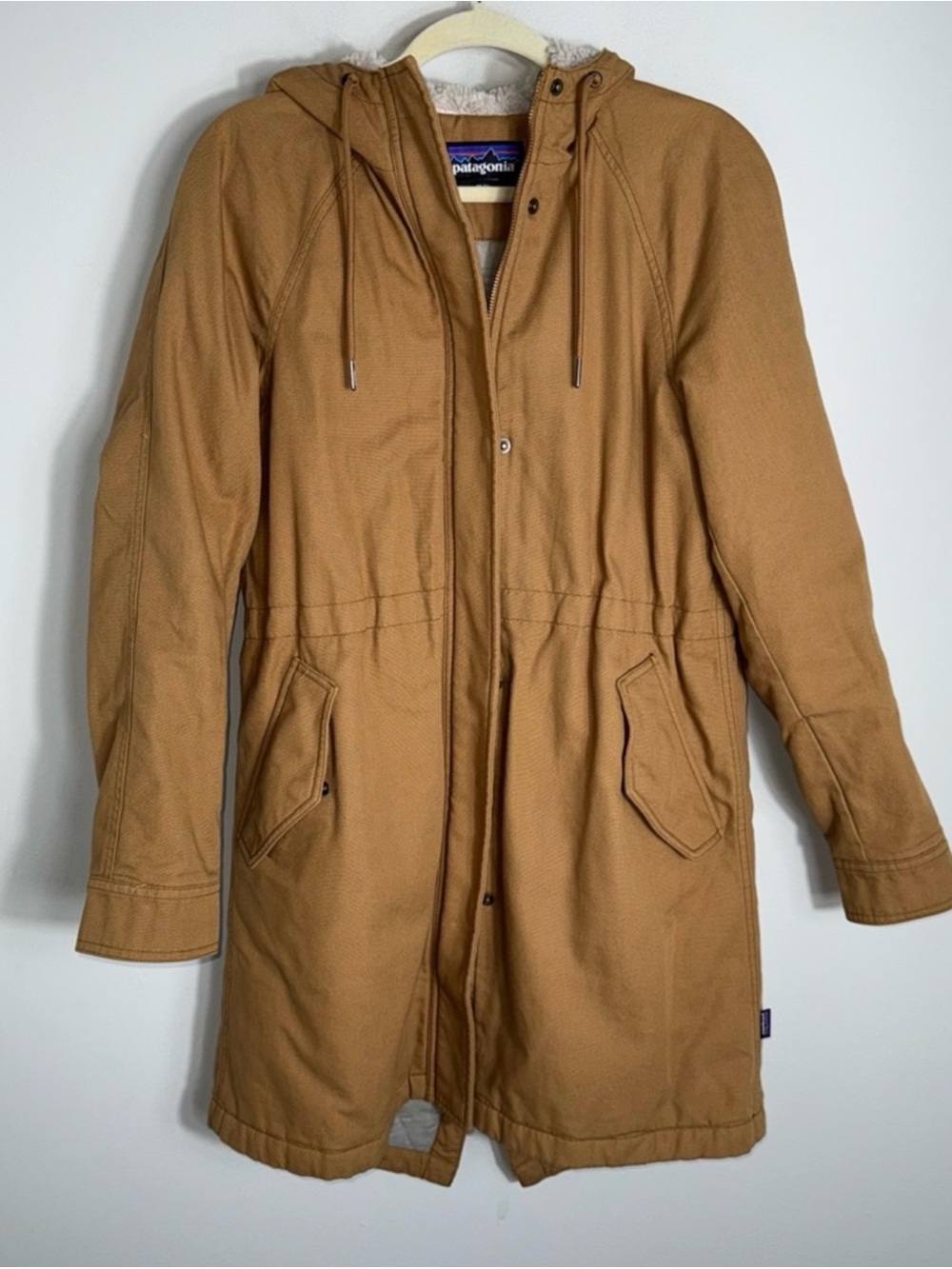 Patagonia Prairie Dawn Parka. Tan Hooded Trench Coat
